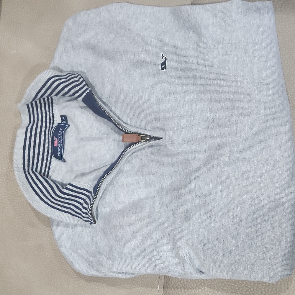 Mens Size M Gray Vineyard Vines 1/4 zip Sweater. Excellent Used Condition.
